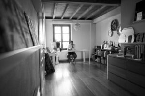 Vincenzo Marsiglia nel suo studio. Foto di Giuseppe Grosso