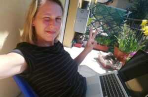 Laurina Paperina, selfie dal balcone